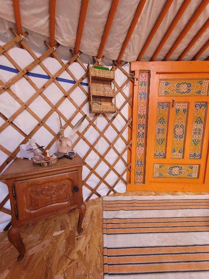 Готель Slapen Tussen De Ezels In De Yurt Арсгот Екстер'єр фото